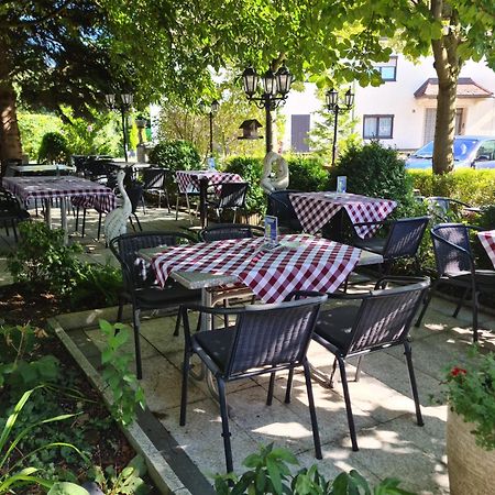 宏可尼尔广场酒店 Attnang-Puchheim 外观 照片