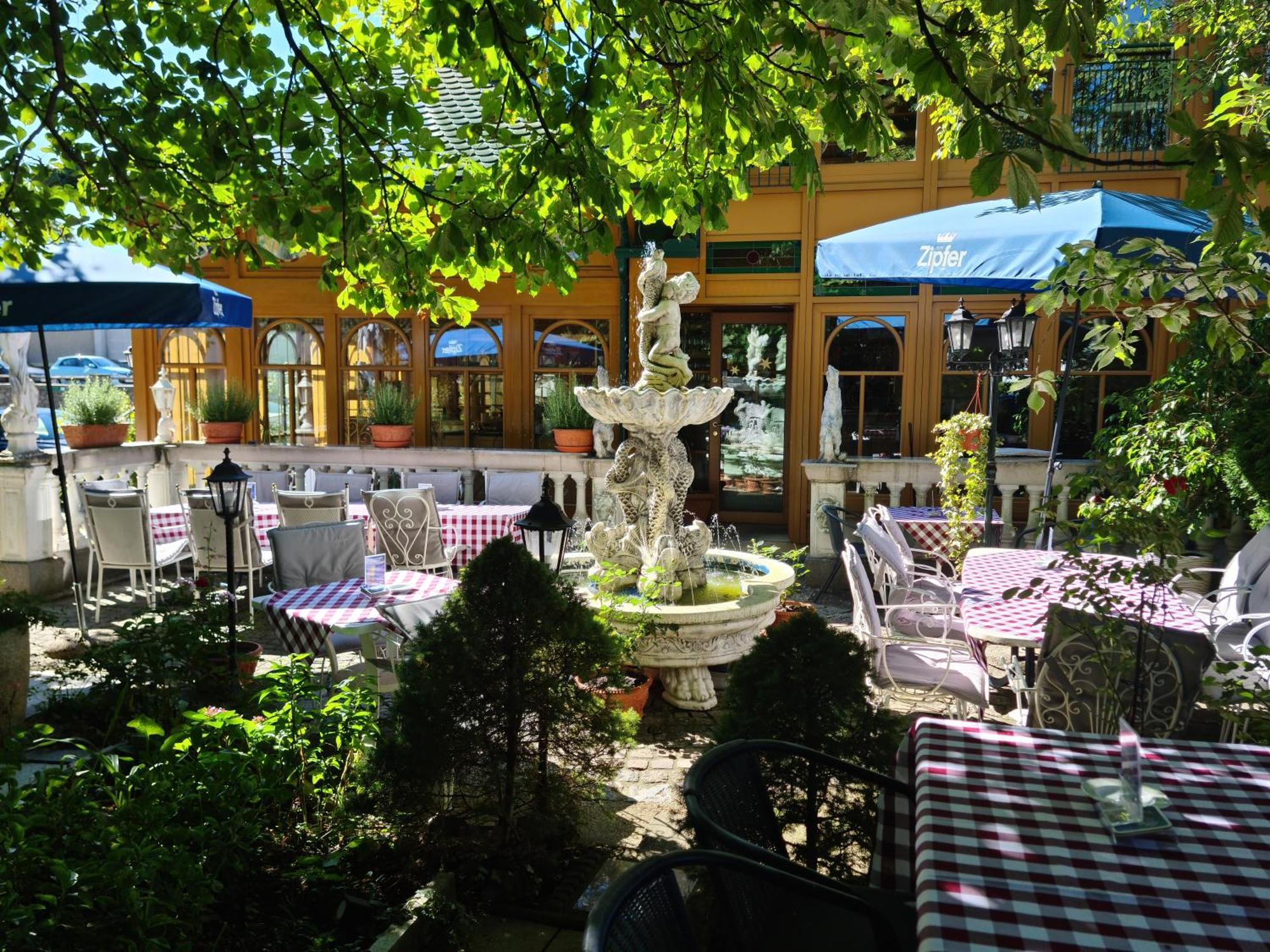 宏可尼尔广场酒店 Attnang-Puchheim 外观 照片