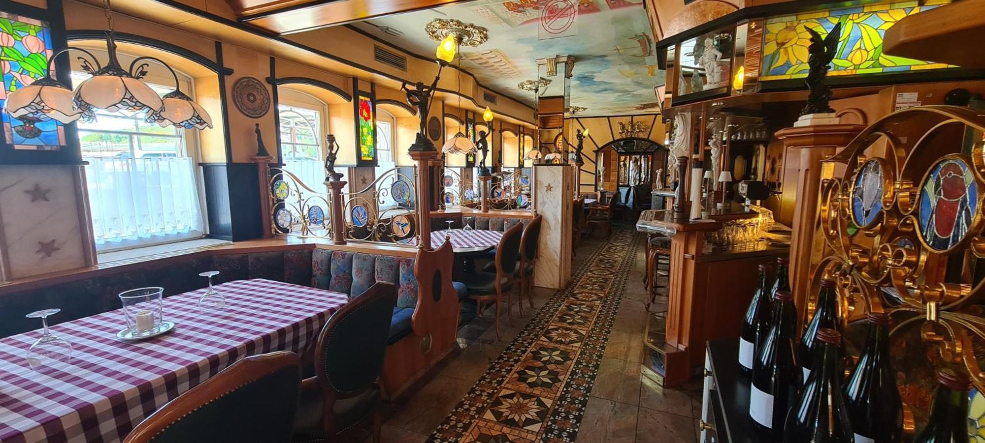 宏可尼尔广场酒店 Attnang-Puchheim 外观 照片